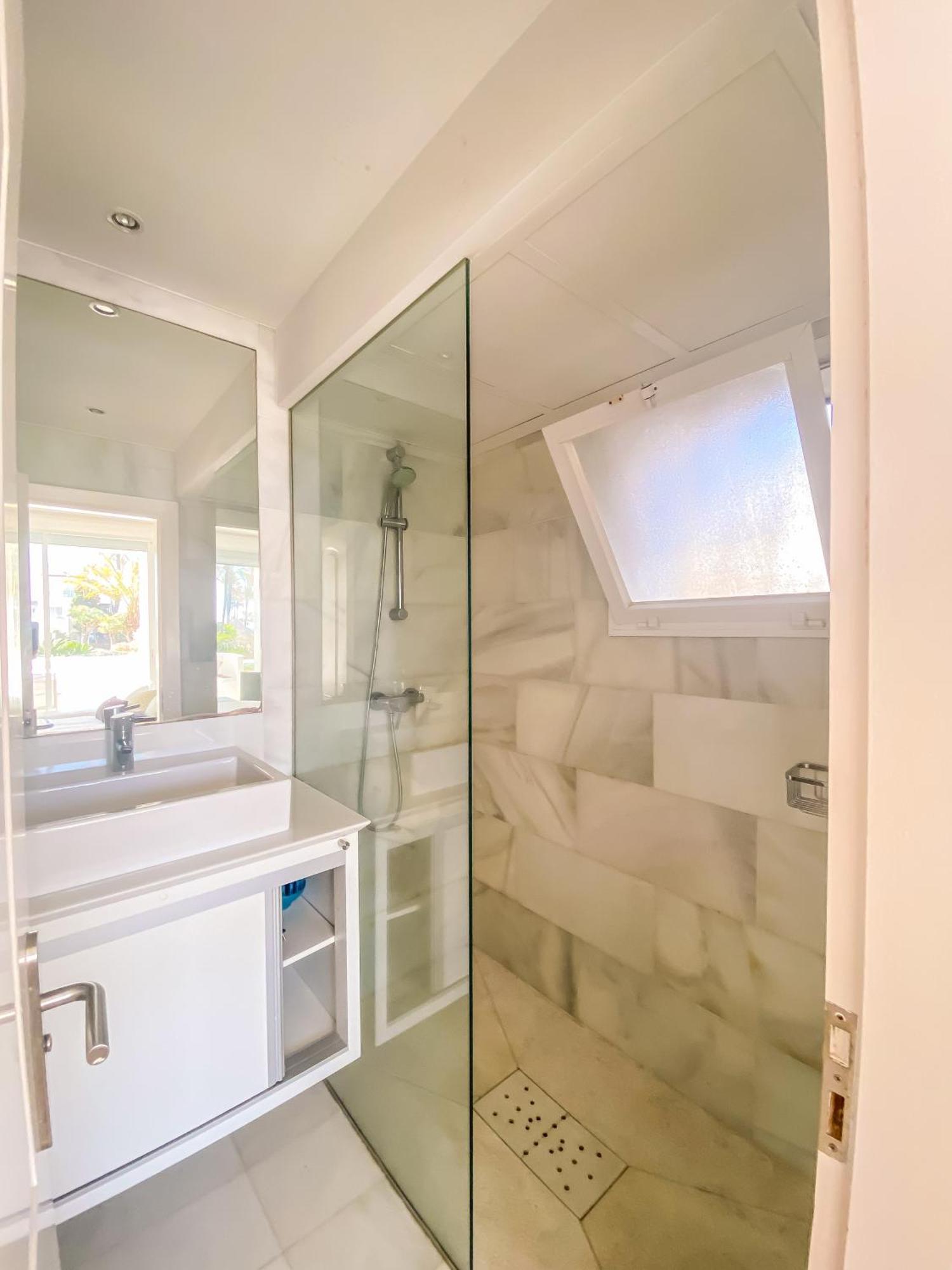 אסטפונה Alcazaba Beach Apartment מראה חיצוני תמונה